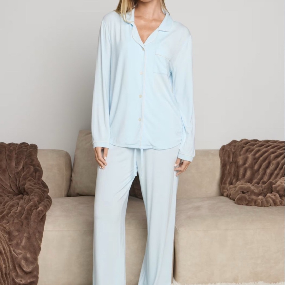 Comfrt Women's Powder Blue Pajama Lounge Set